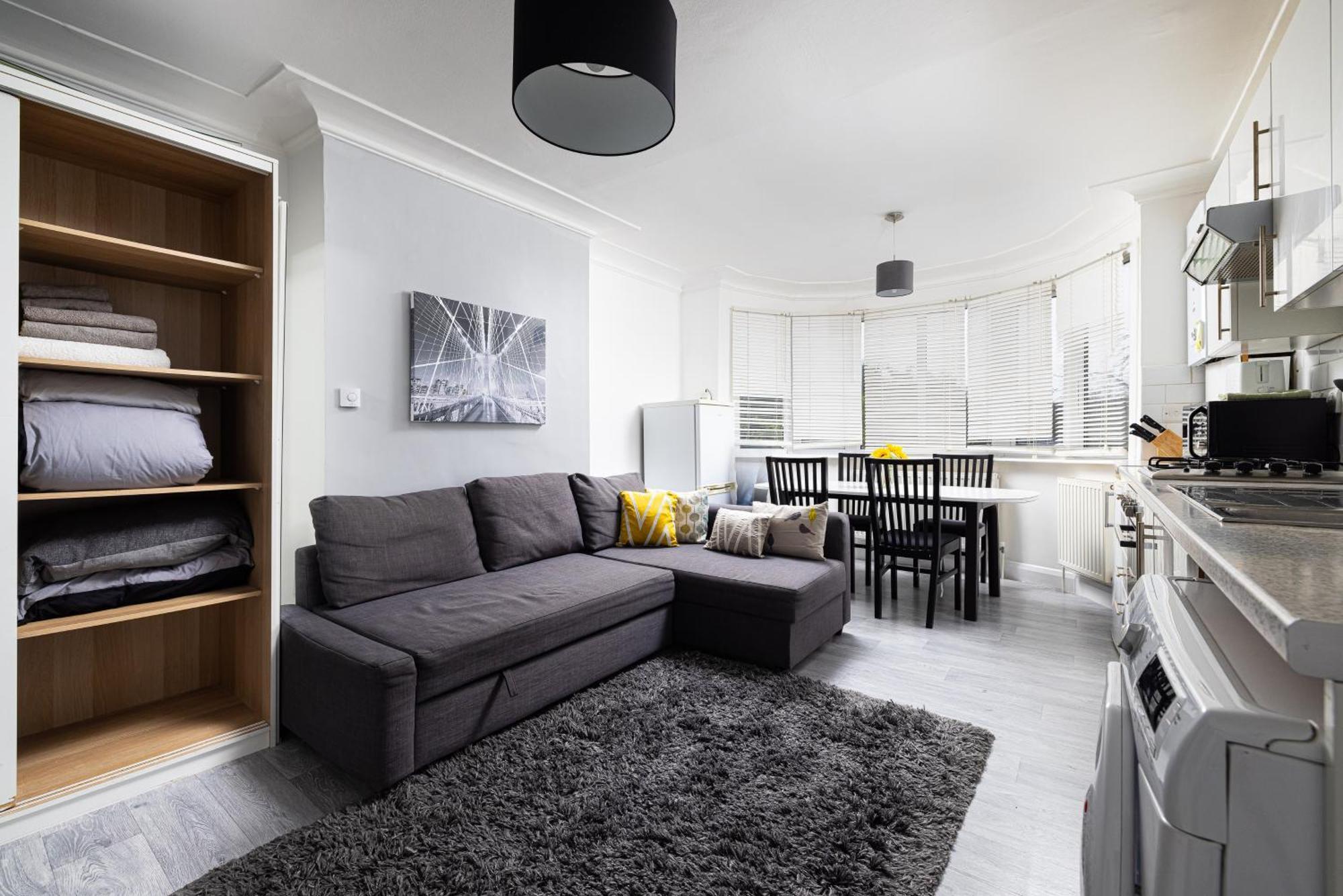 One Bedroom Apartment Opposite Brent Cross Station Londra Exterior foto