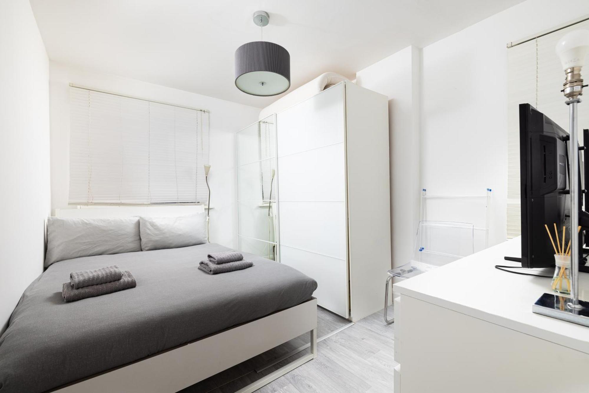 One Bedroom Apartment Opposite Brent Cross Station Londra Exterior foto